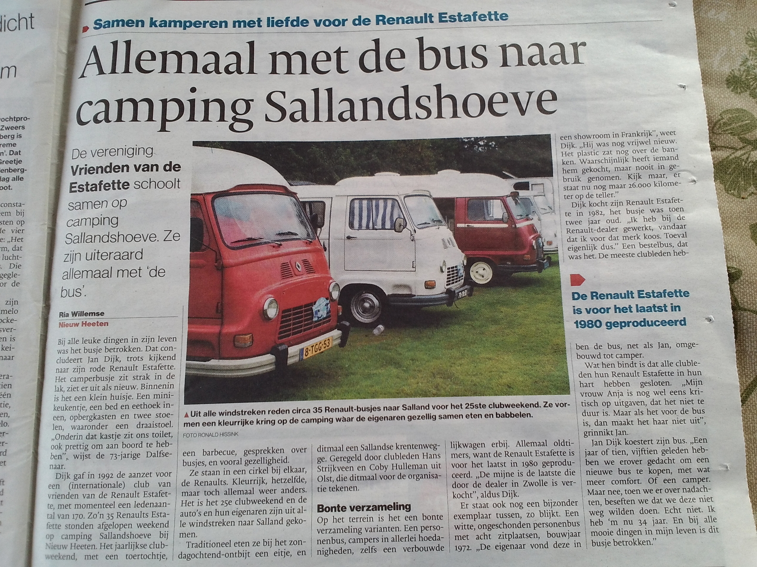 Kleurrijke busjes scheppen band